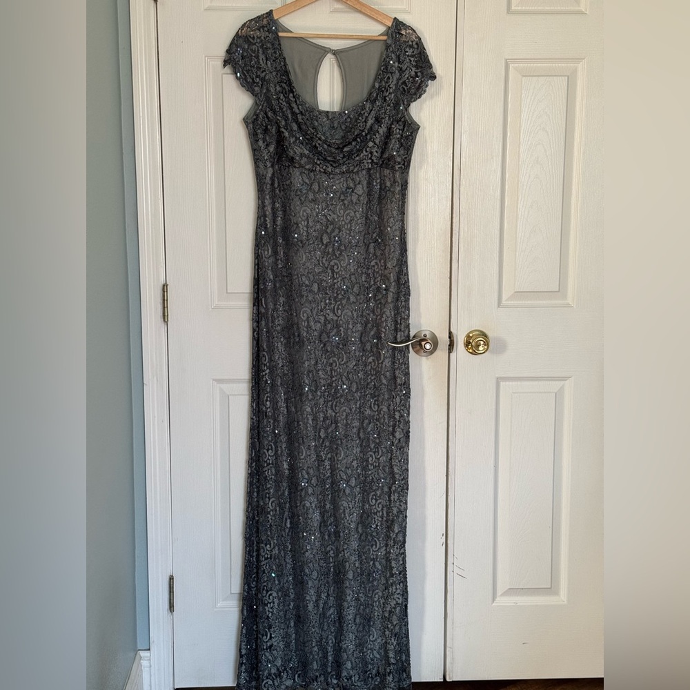Phase Eight Sequin Lace Gown NWT
UK 16/US 14